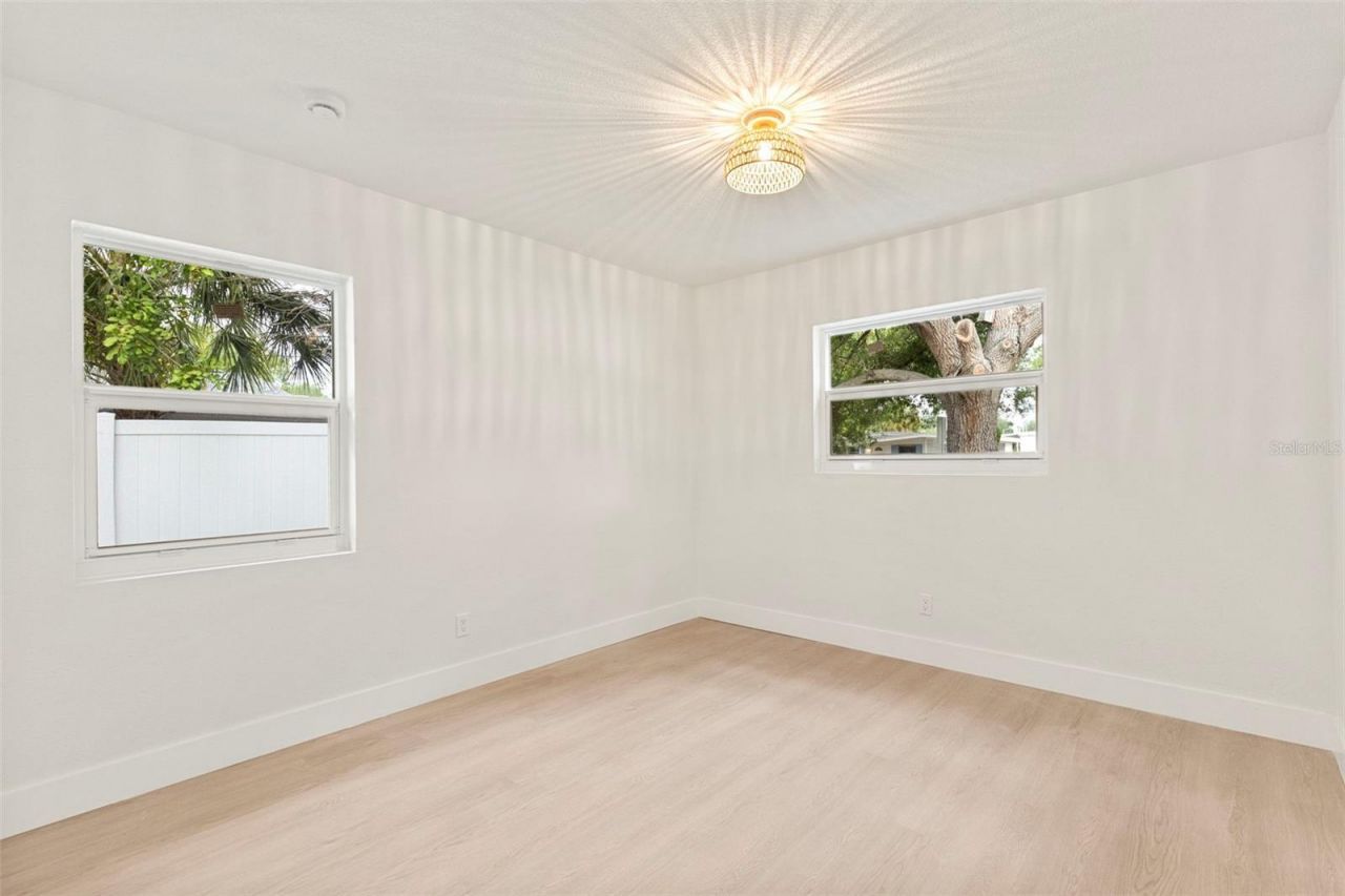 7042 Dartmouth Avenue N, Saint Petersburg, FL 33710 Photo