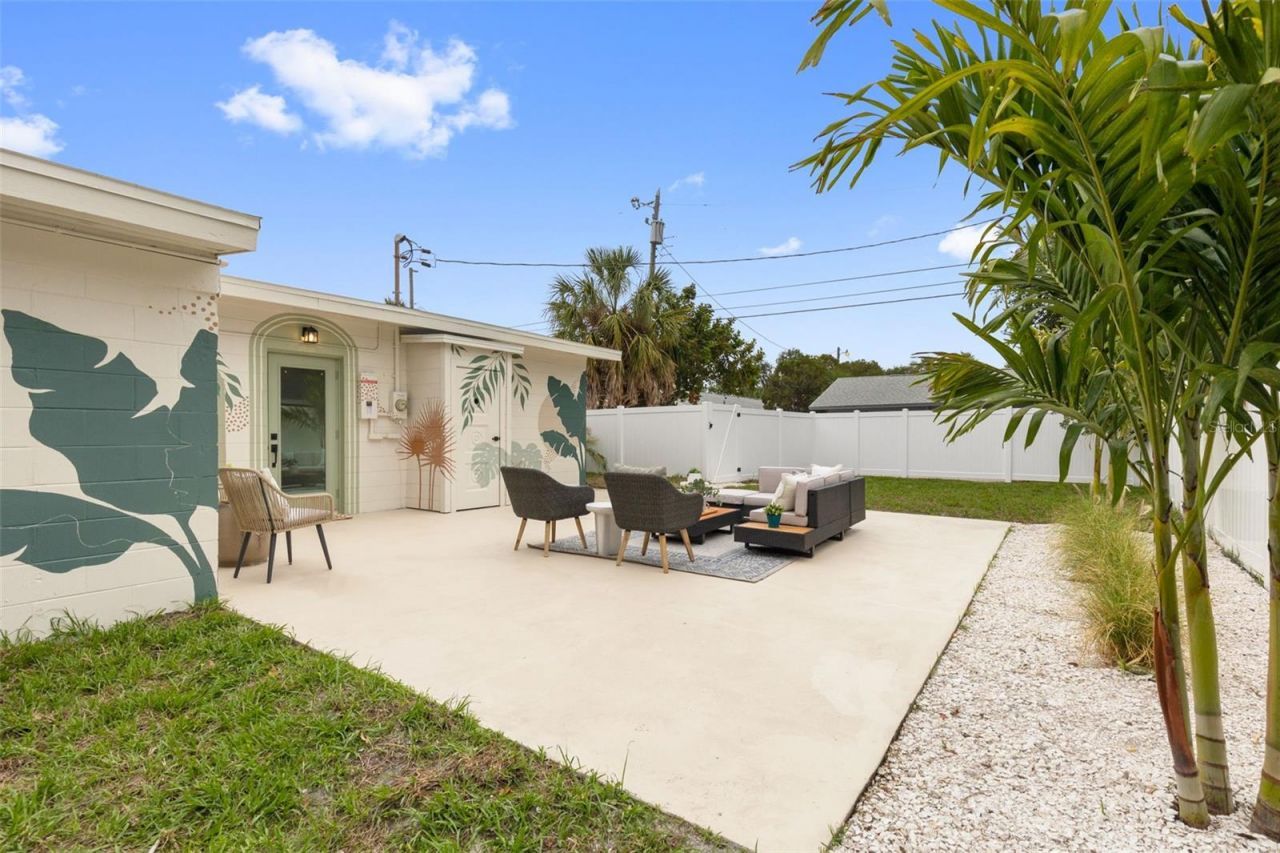 7042 Dartmouth Avenue N, Saint Petersburg, FL 33710 Photo