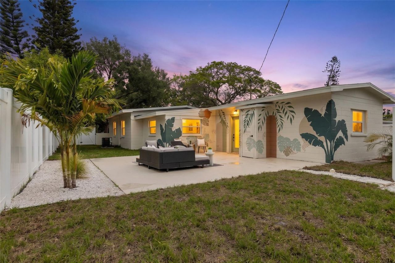 7042 Dartmouth Avenue N, Saint Petersburg, FL 33710 Photo