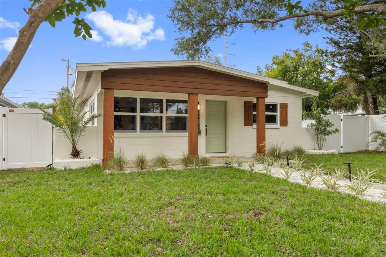 7042 Dartmouth Avenue N, Saint Petersburg, FL 33710 Photo