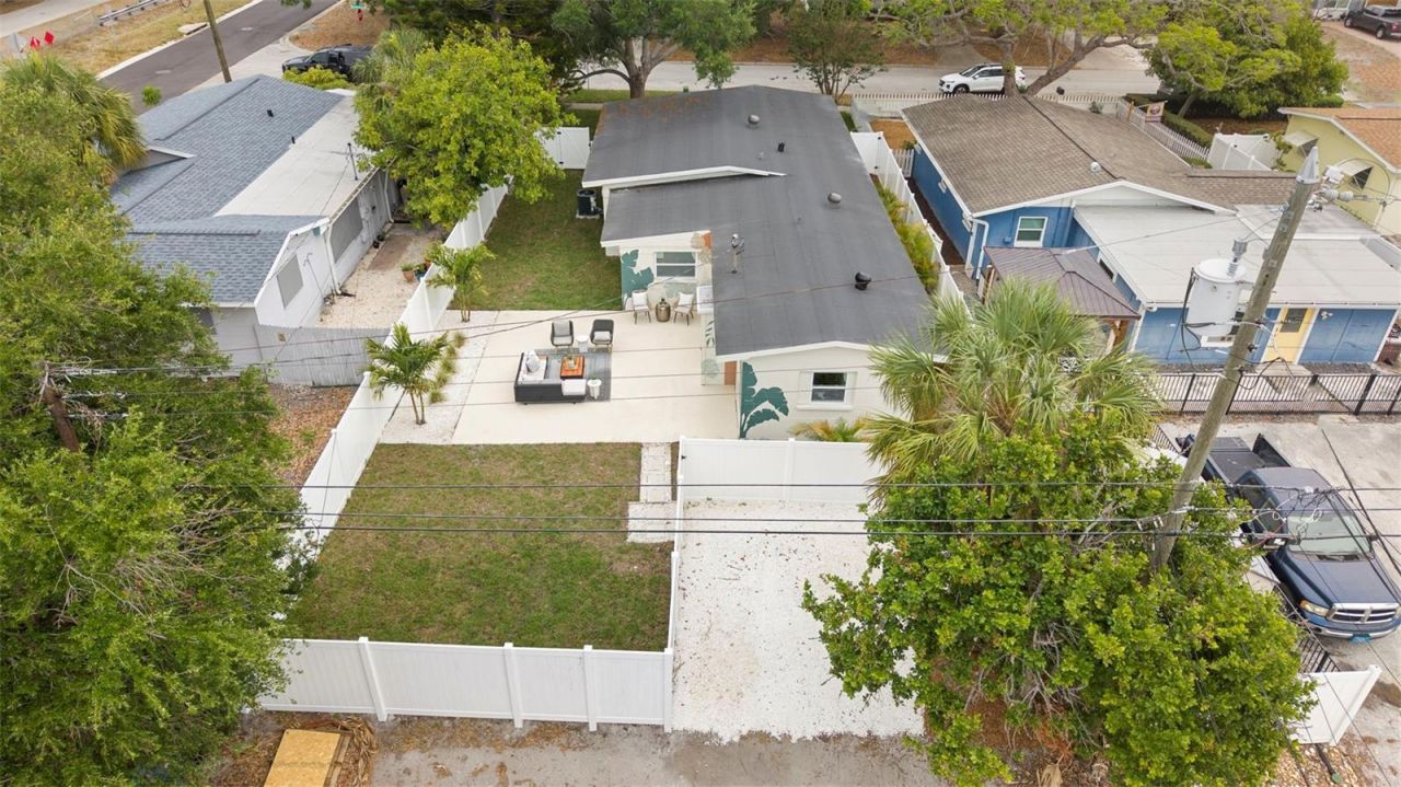 7042 Dartmouth Avenue N, Saint Petersburg, FL 33710 Photo