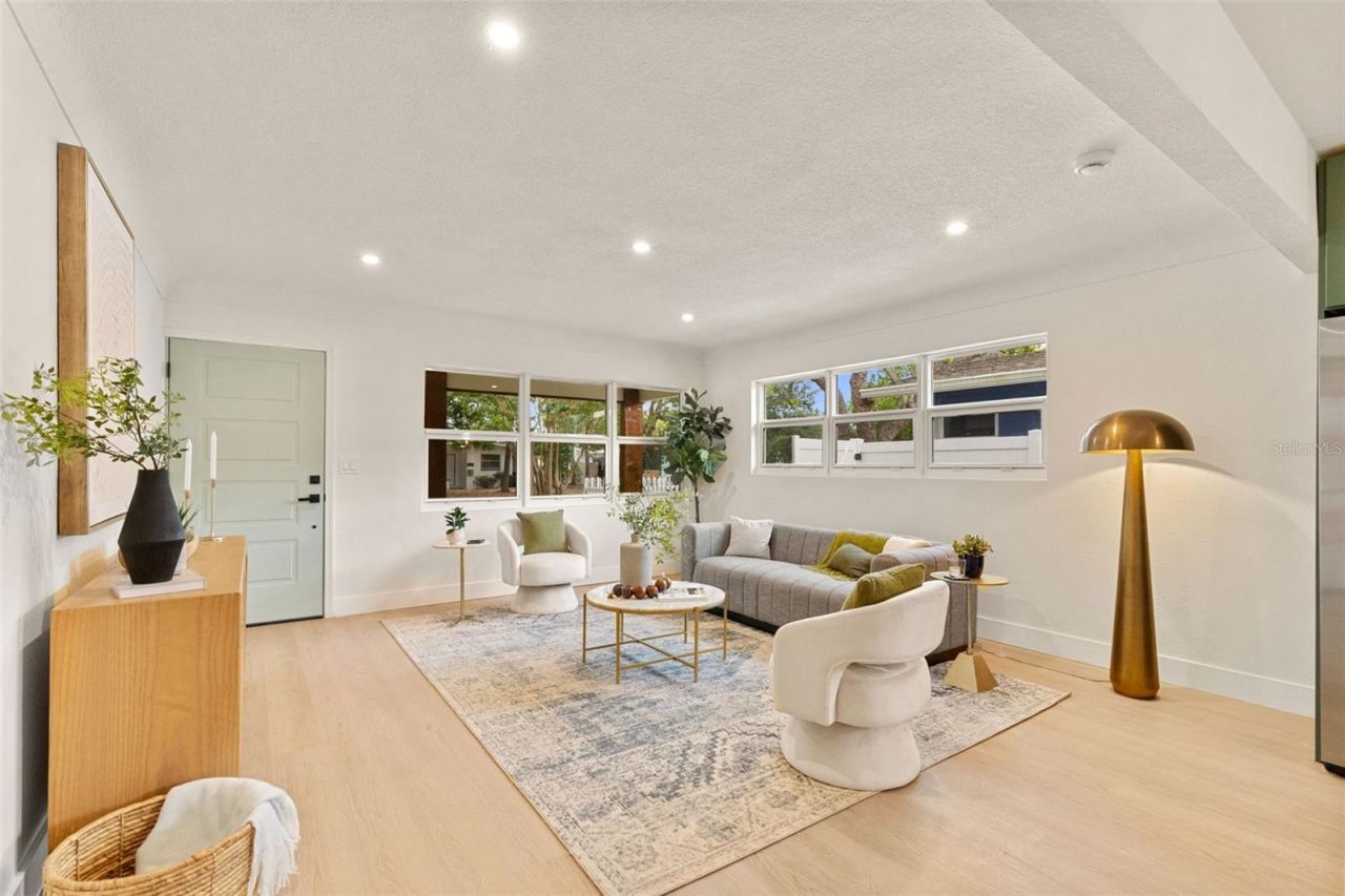 7042 Dartmouth Avenue N, Saint Petersburg, FL 33710 Photo