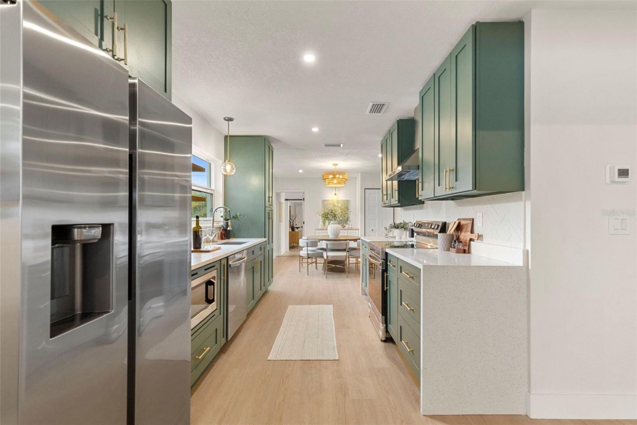 7042 Dartmouth Avenue N, Saint Petersburg, FL 33710 Photo