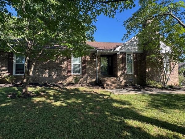 2306 Crown Hill Dr , Murfreesboro, TN 37129