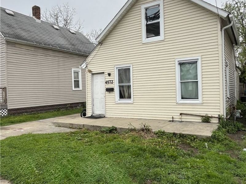 4572 Niessen Court, Cleveland, OH 44109 Photo 2