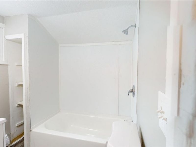 4572 Niessen Court, Cleveland, OH 44109 Photo 21