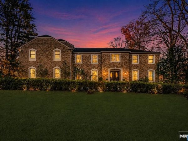 27 Pine Hill Road, OLD TAPPAN, NJ 07675