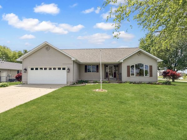 409 Betty Court , Fisher, IL 61843