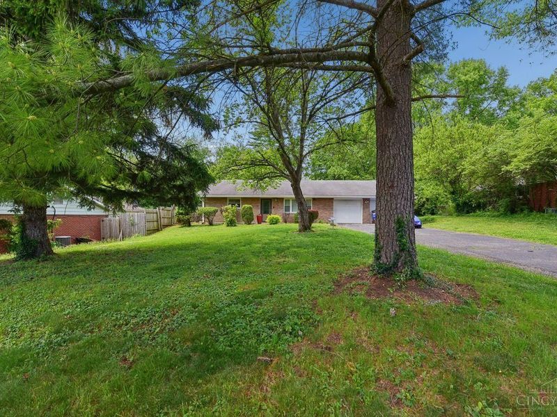 9613 Kosta Drive, Springfield Twp., OH 45231 Photo 4