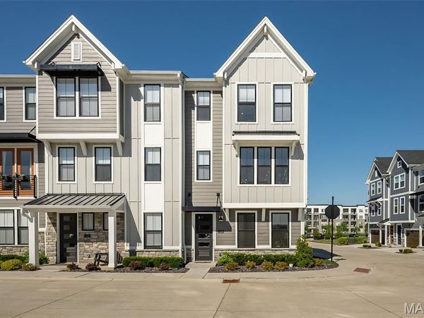1329 W Gateway Heights, Richmond Heights, MO 63144