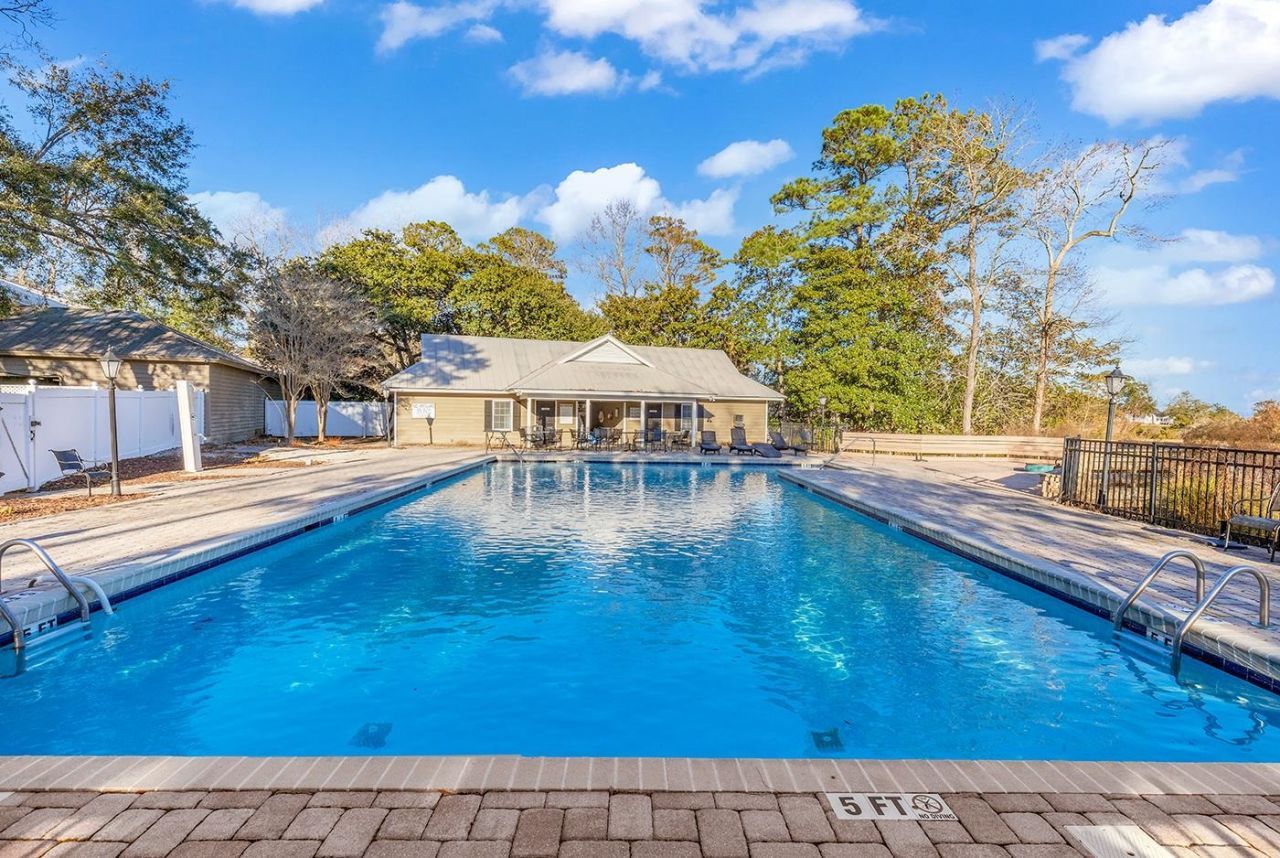 146 Stillwood Dr. Photo 38