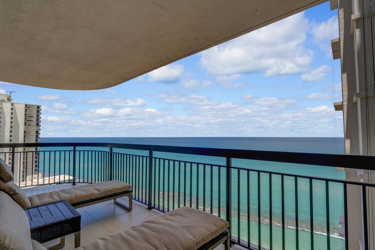 5380 N Ocean Drive, Unit 18j, Singer Island, FL 33404 Photo