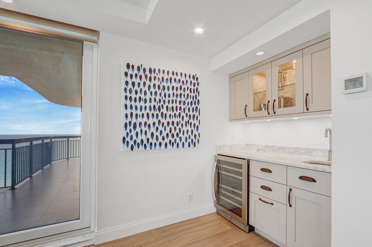 5380 N Ocean Drive, Unit 18j, Singer Island, FL 33404 Photo
