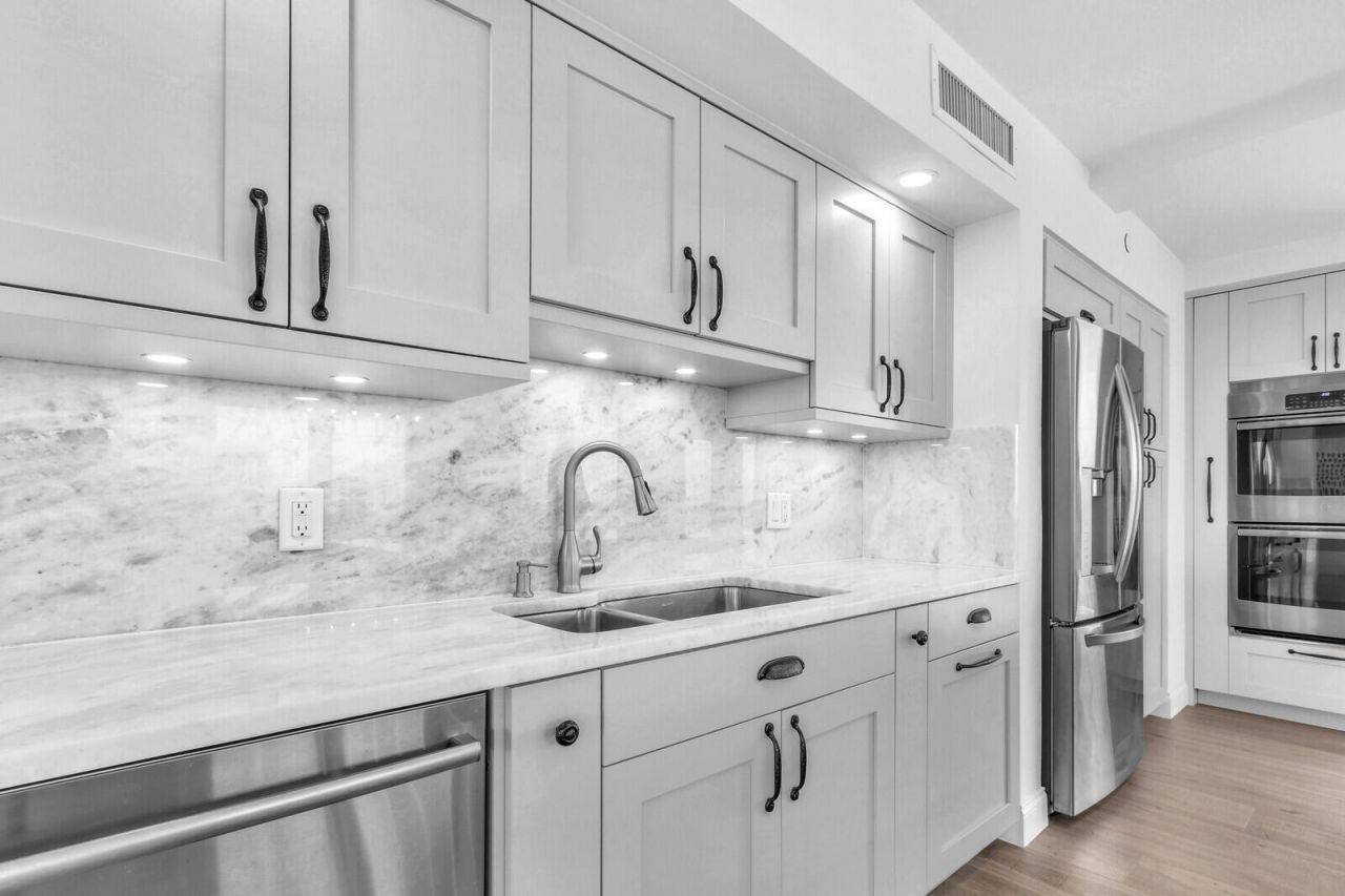 5380 N Ocean Drive, Unit 18j, Singer Island, FL 33404 Photo