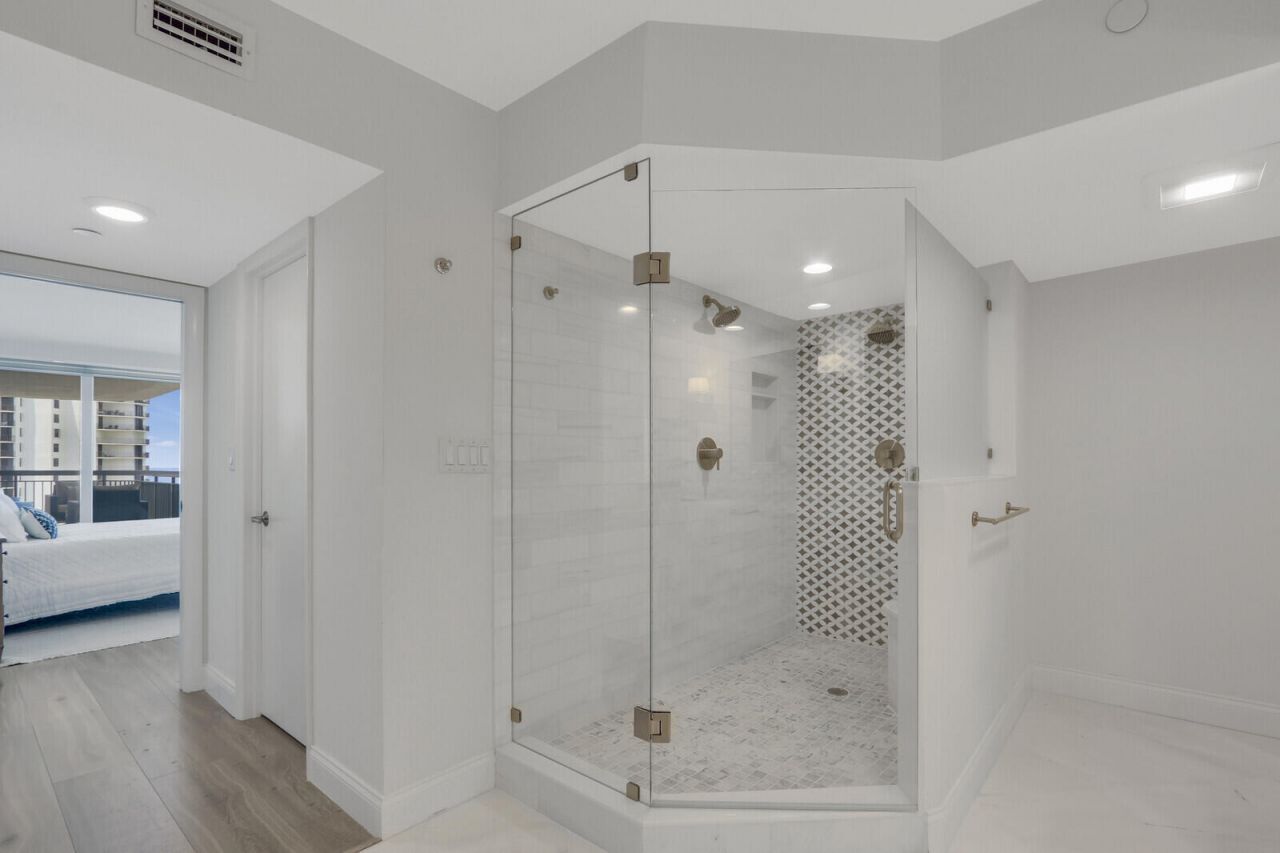 5380 N Ocean Drive, Unit 18j, Singer Island, FL 33404 Photo