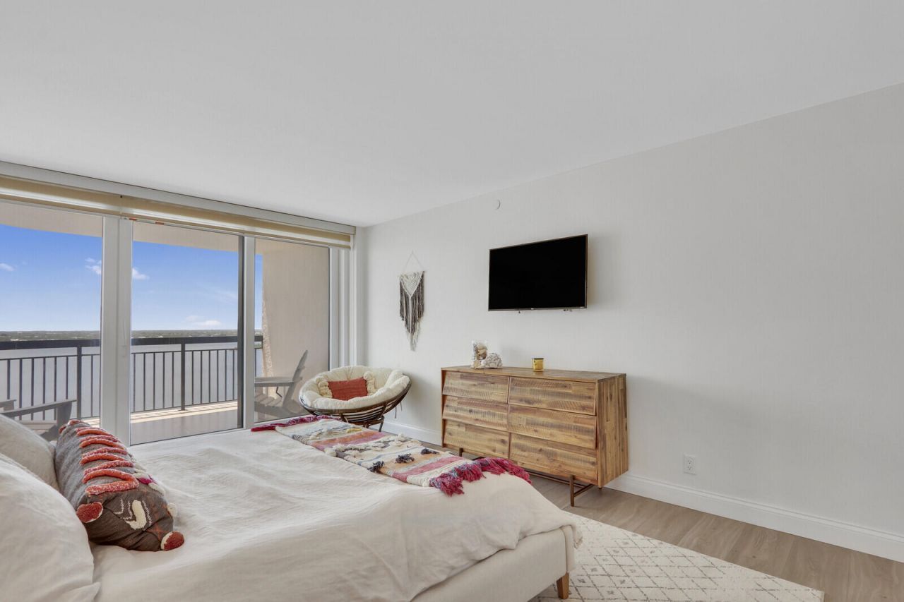 5380 N Ocean Drive, Unit 18j, Singer Island, FL 33404 Photo