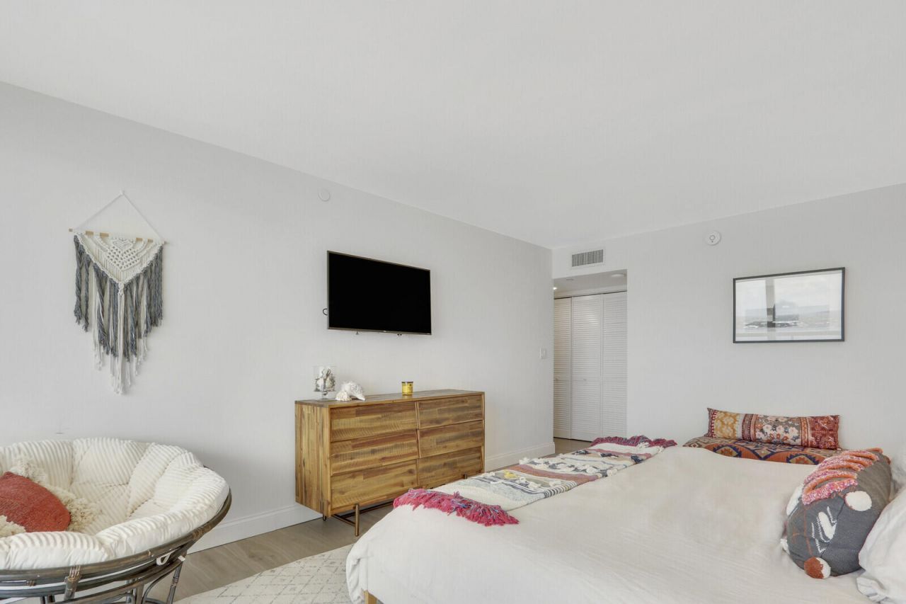 5380 N Ocean Drive, Unit 18j, Singer Island, FL 33404 Photo