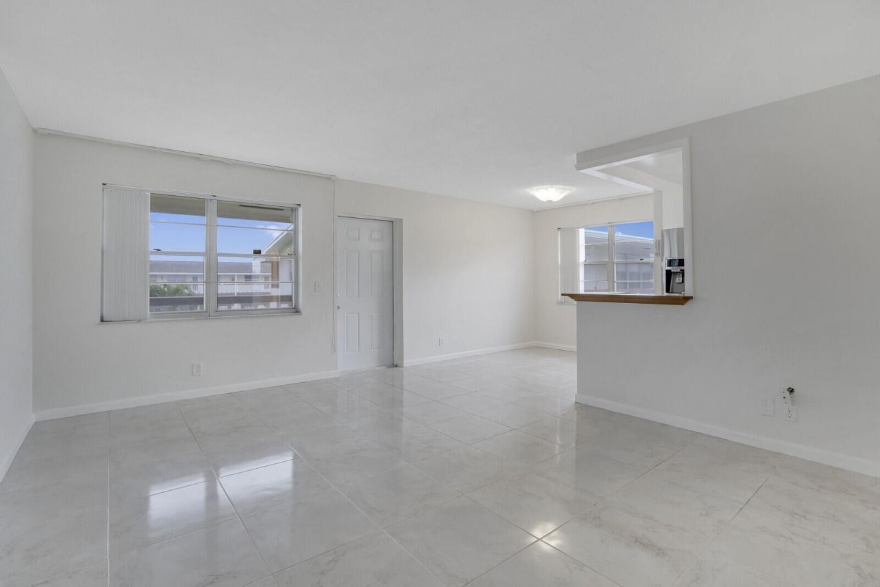 136 Somerset G, West Palm Beach, FL 33417 Photo