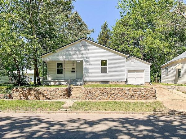 1720 S Stewart Avenue, Sedalia, MO 65301