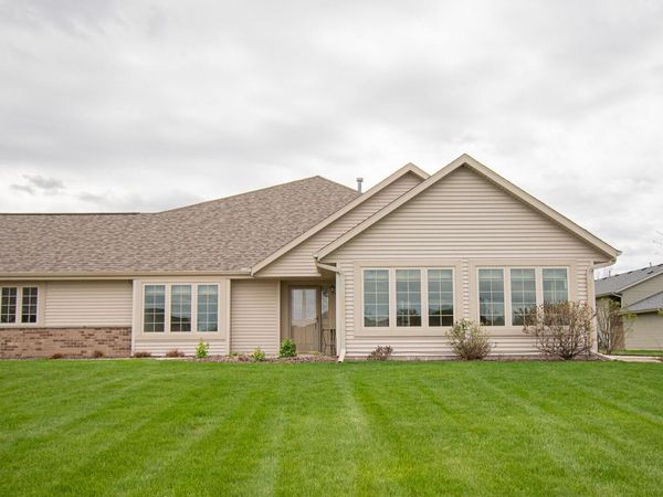 W197N17085 Stonewall Dr, Jackson, WI 53037