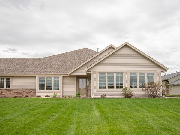W197N17085 Stonewall DRIVE, Jackson, WI 53037