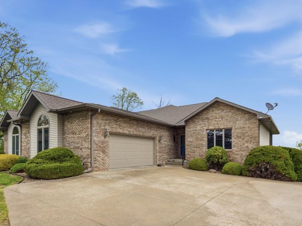 1009 Melody Hills, Fulton, IL 61252