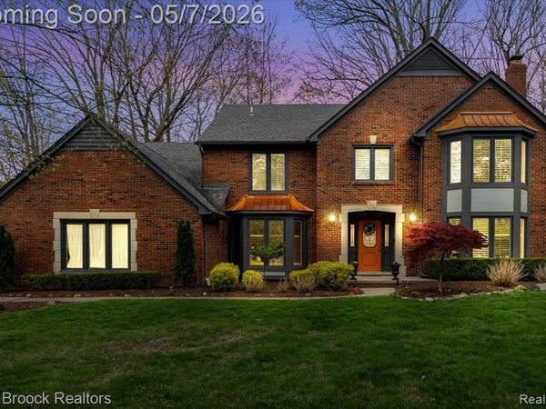 5536 Whitfield Drive, Troy, MI 48098