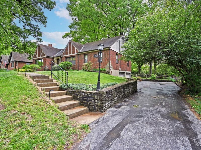 877 Finney Trail, Cincinnati, OH 45224 Photo 2
