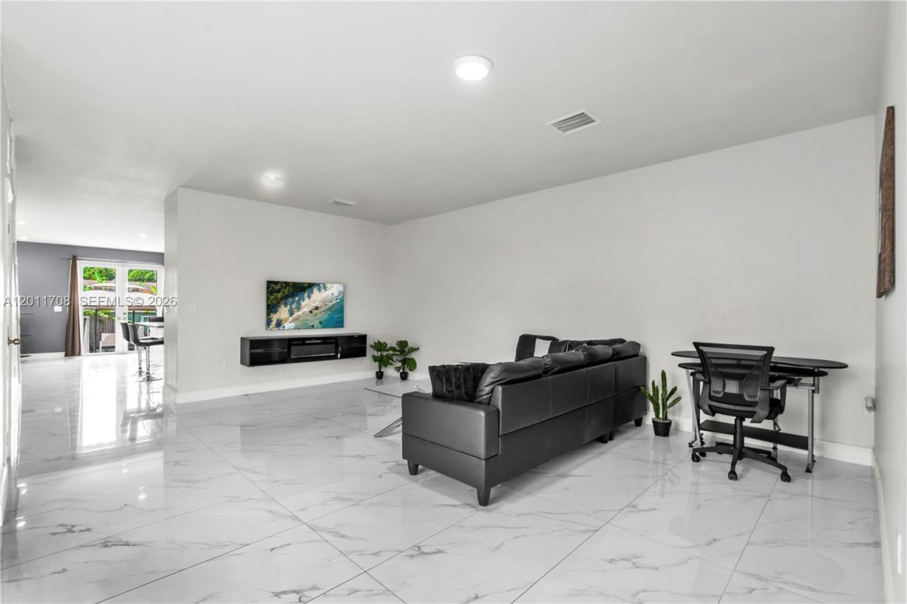 1968 NW 25th Ave, Unit 1968, Miami, FL 33125 Photo