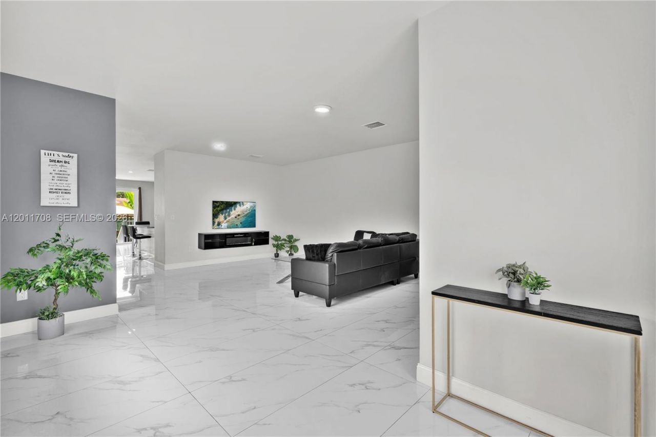 1968 NW 25th Ave, Unit 1968, Miami, FL 33125 Photo