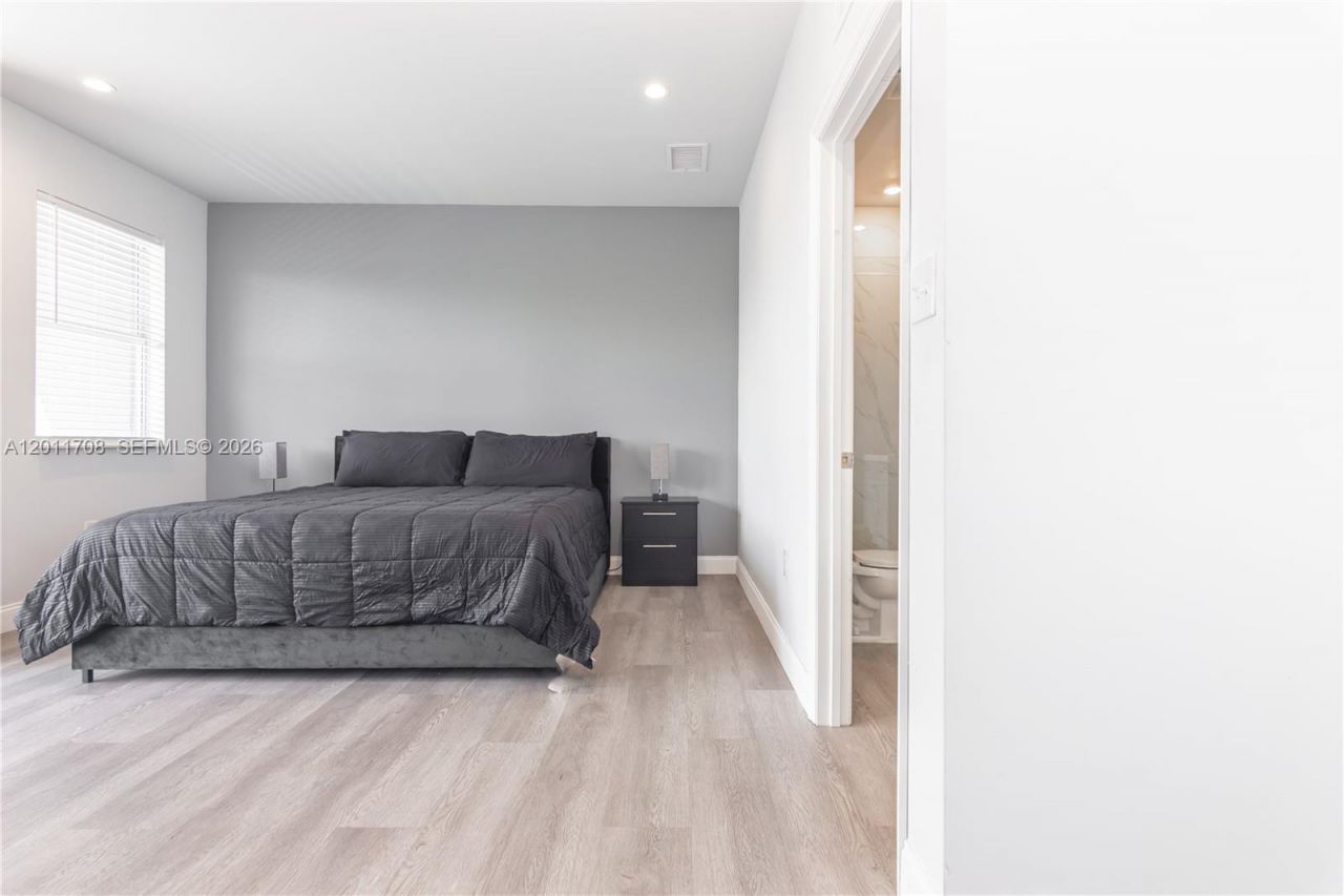 1968 NW 25th Ave , Unit 1968, Miami, FL 33125 Photo
