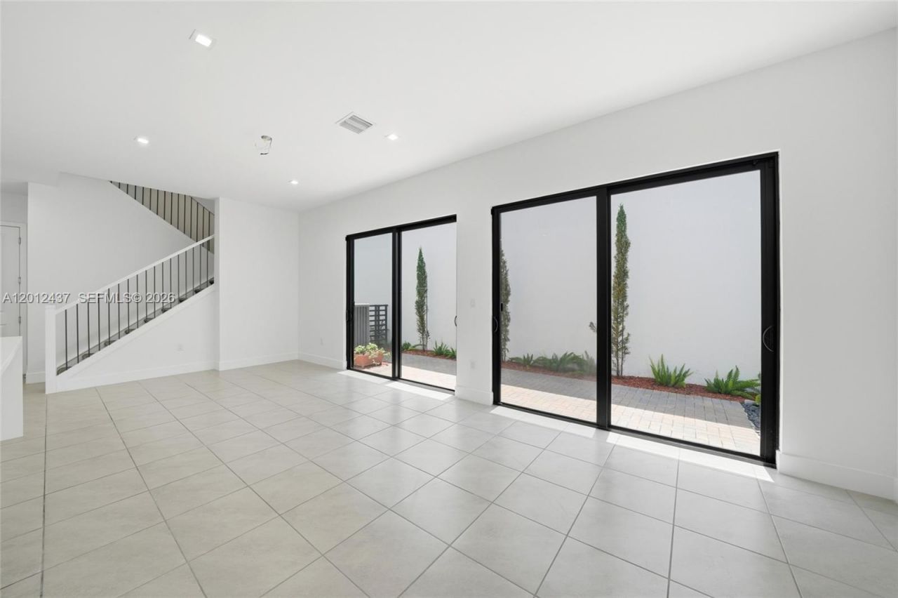 4356 NW 80th Ave , Doral, FL 33166 Photo