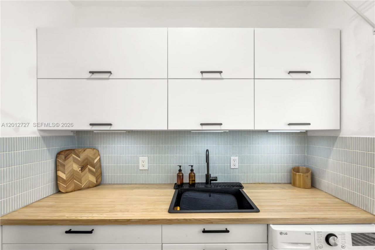 717 Espanola Way, Unit 111, Miami Beach, FL 33139 Photo