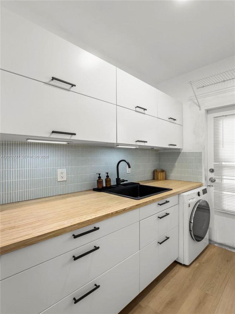 717 Espanola Way, Unit 111, Miami Beach, FL 33139 Photo