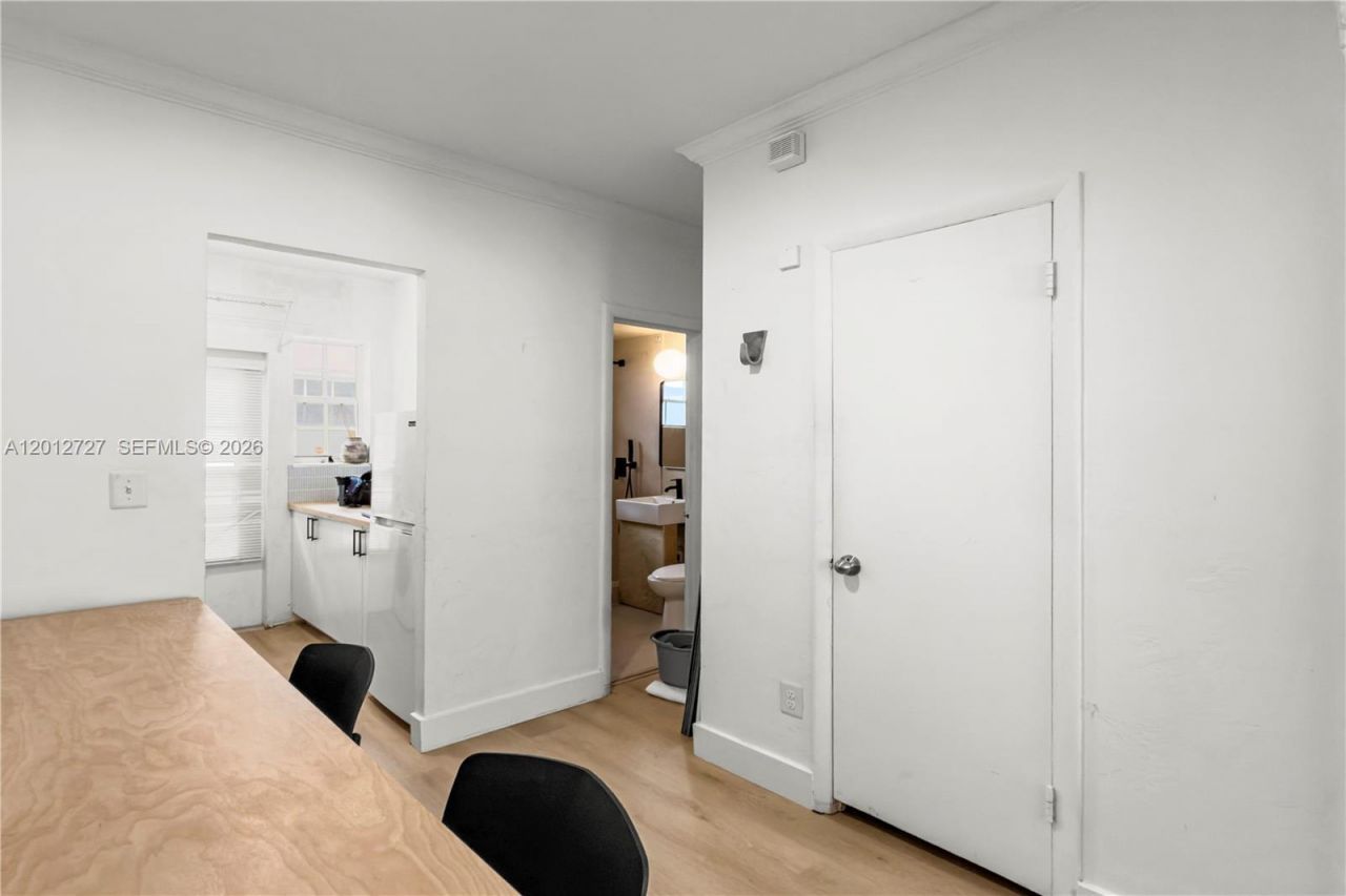 717 Espanola Way, Unit 111, Miami Beach, FL 33139 Photo