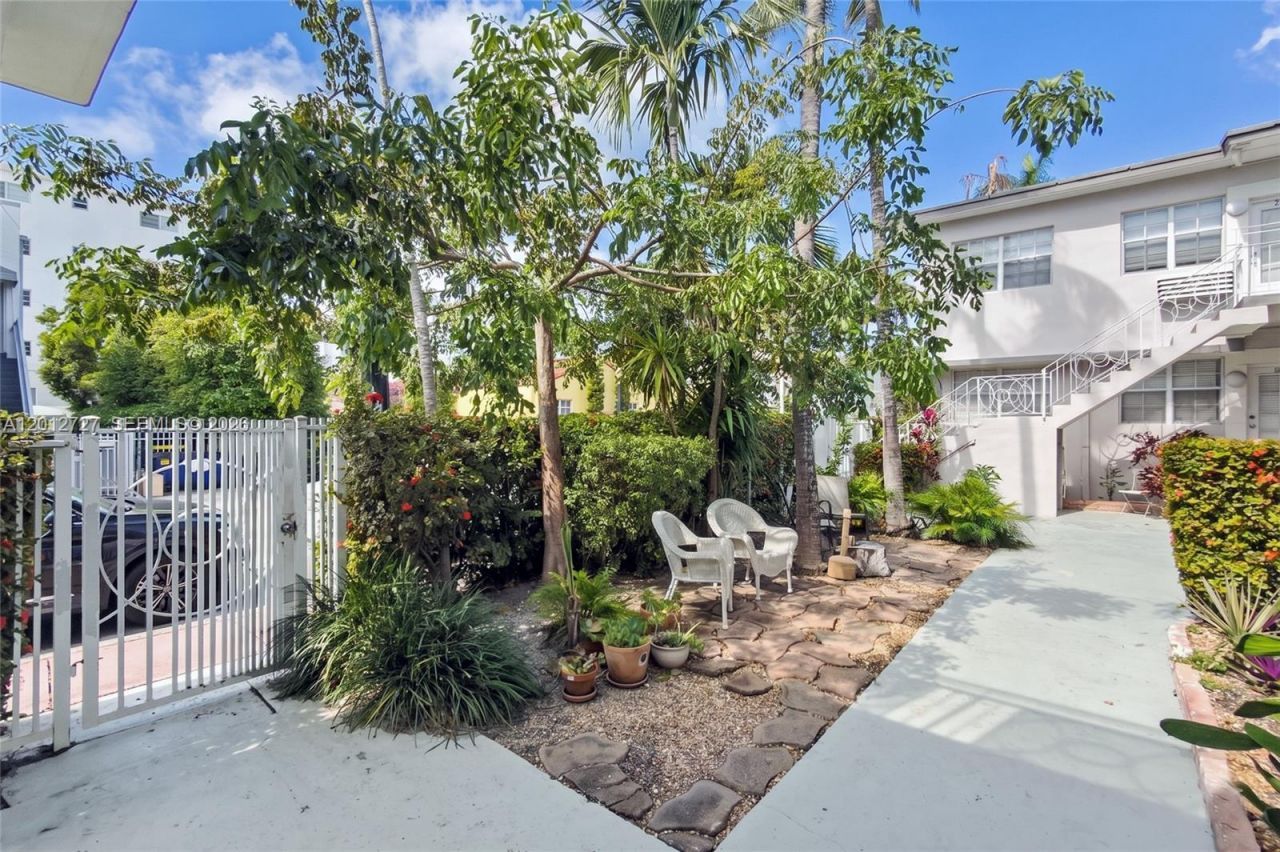 717 Espanola Way, Unit 111, Miami Beach, FL 33139 Photo
