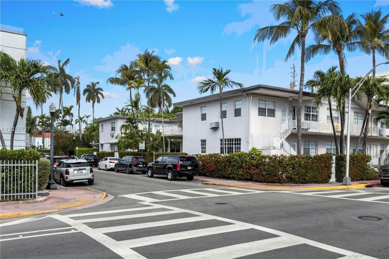 717 Espanola Way, Unit 111, Miami Beach, FL 33139 Photo