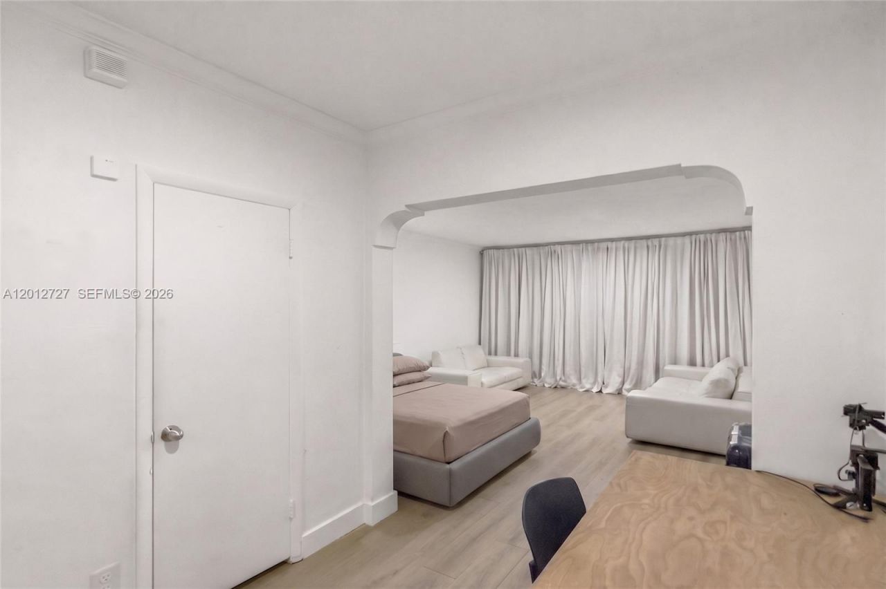 717 Espanola Way, Unit 111, Miami Beach, FL 33139 Photo