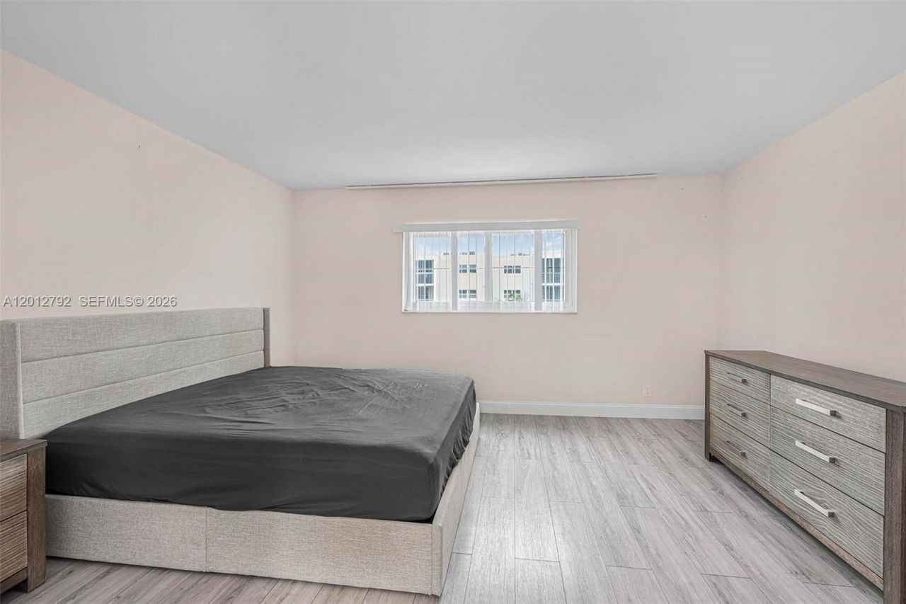 609 NE 14th Ave , Unit 603, Hallandale Beach, FL 33009 Photo