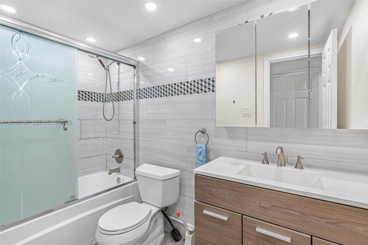 609 NE 14th Ave , Unit 603, Hallandale Beach, FL 33009 Photo