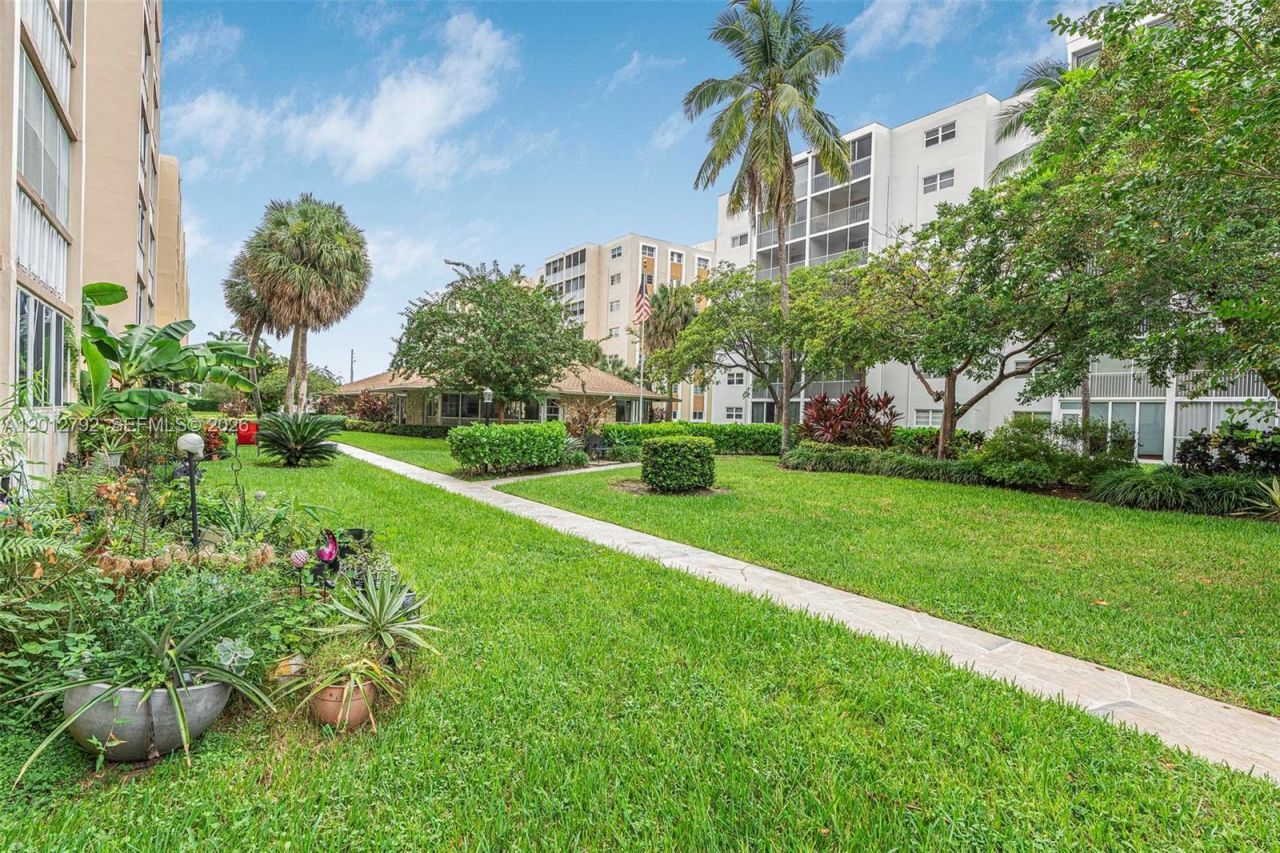 609 NE 14th Ave , Unit 603, Hallandale Beach, FL 33009 Photo