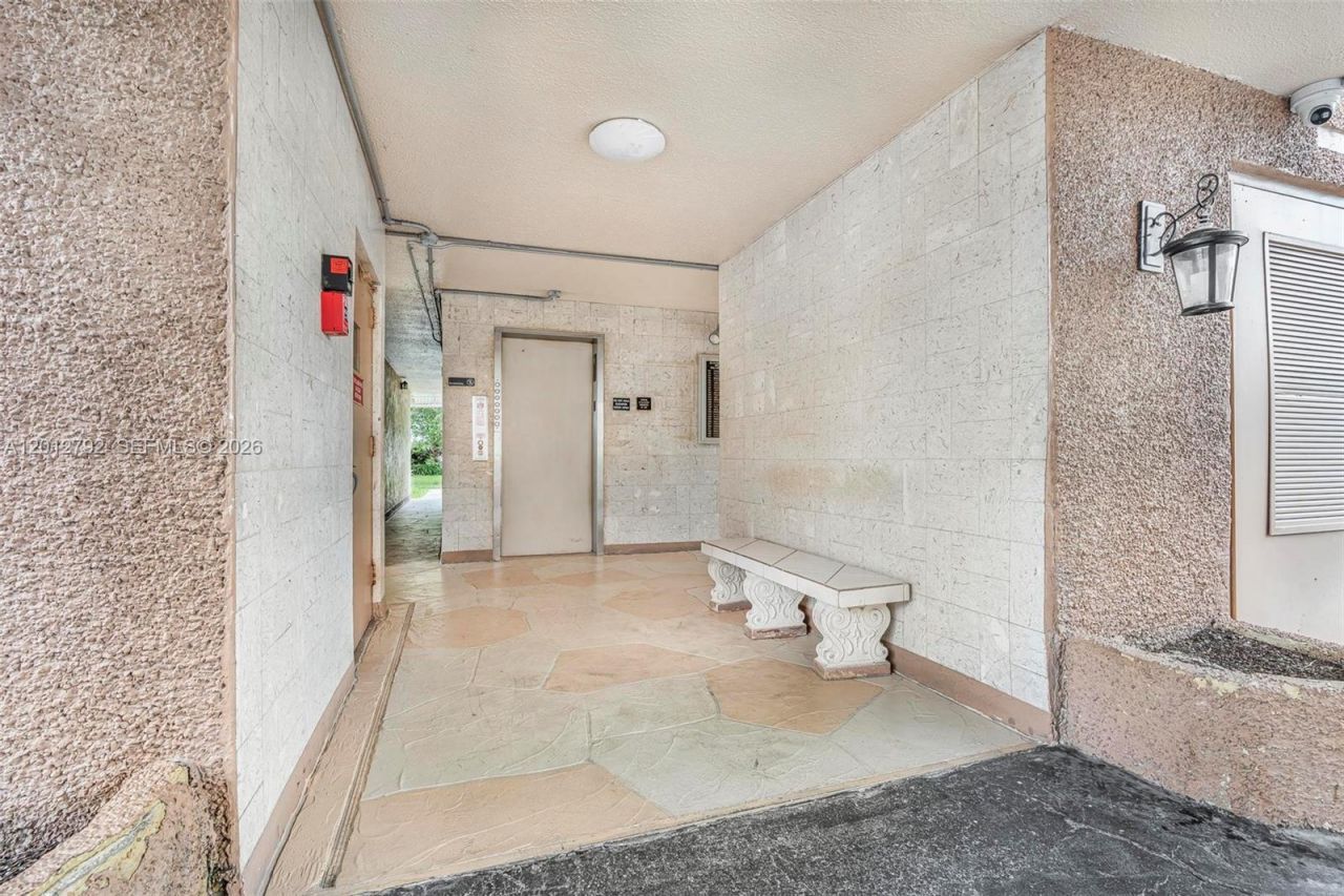 609 NE 14th Ave , Unit 603, Hallandale Beach, FL 33009 Photo