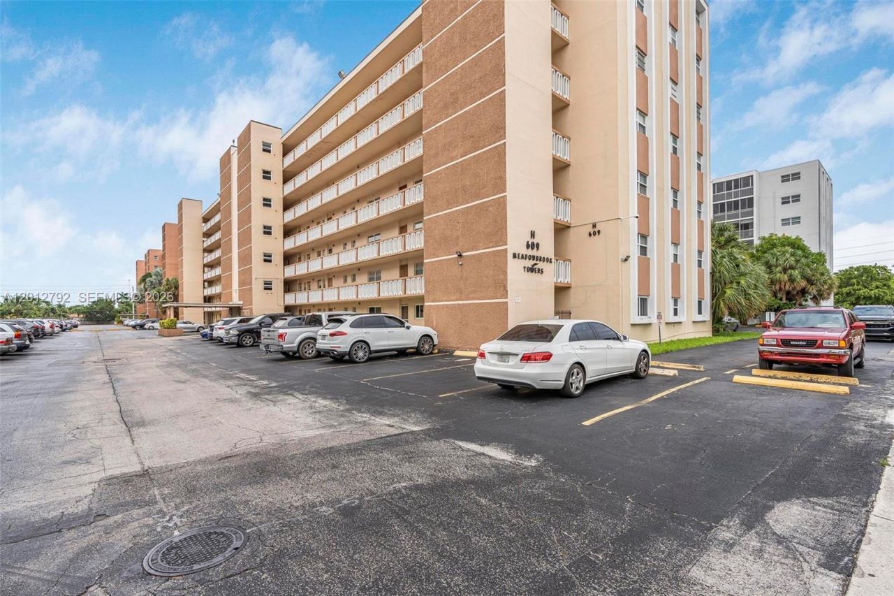 609 NE 14th Ave , Unit 603, Hallandale Beach, FL 33009 Photo