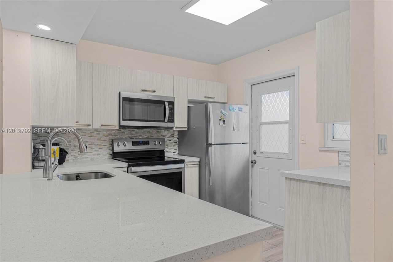 609 NE 14th Ave , Unit 603, Hallandale Beach, FL 33009 Photo