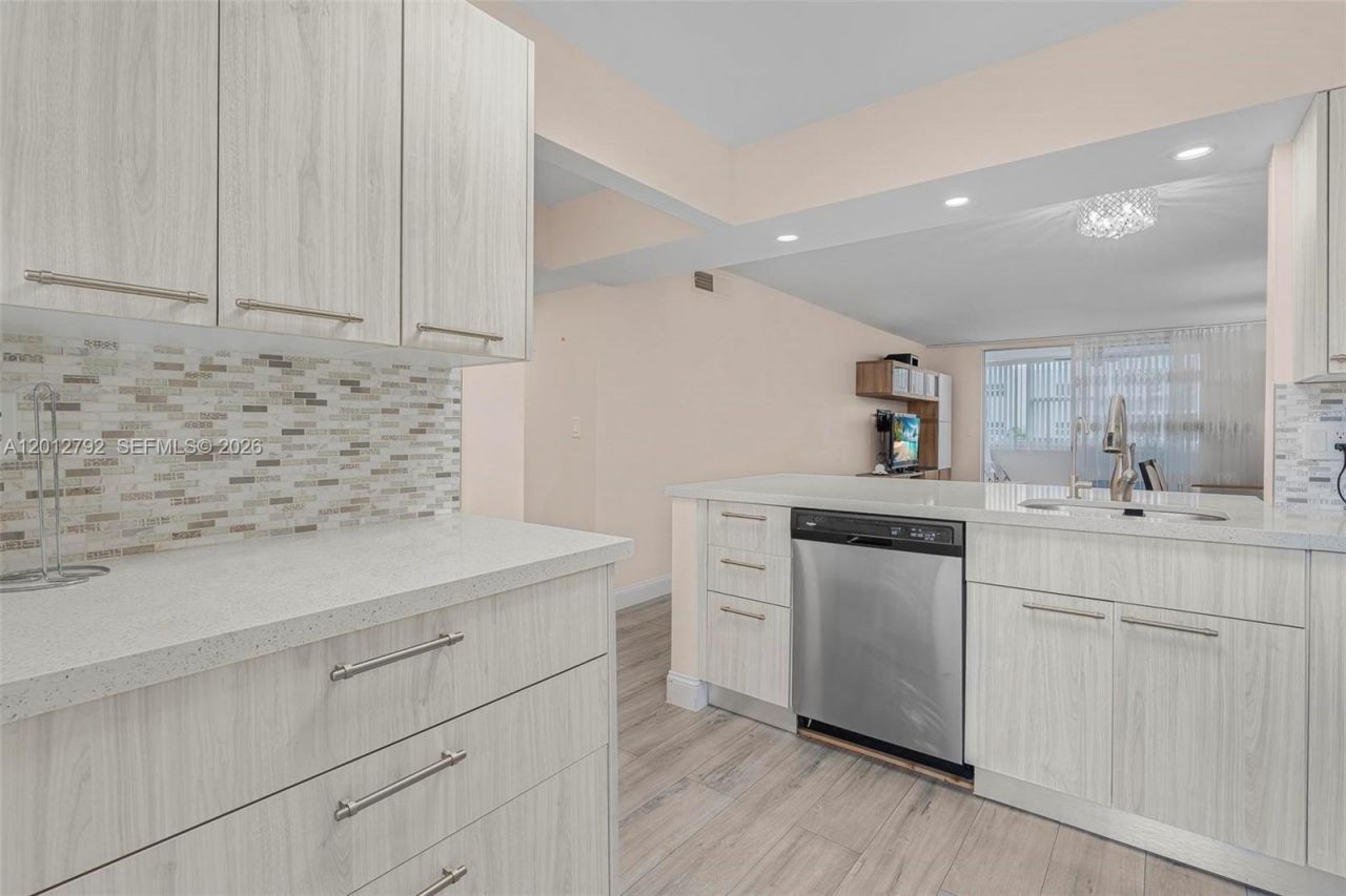 609 NE 14th Ave , Unit 603, Hallandale Beach, FL 33009 Photo