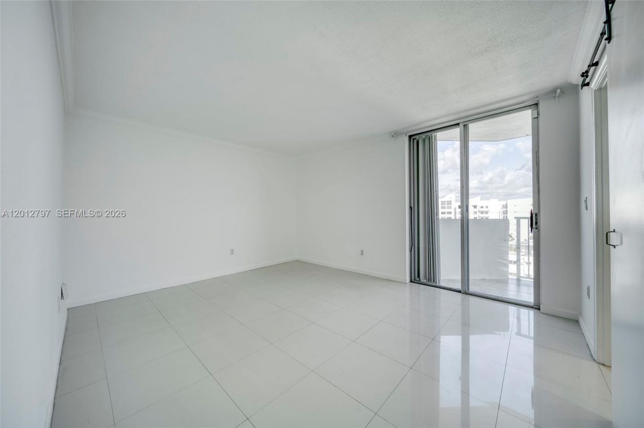 7933 West Dr , Unit 817, North Bay Village, FL 33141 Photo