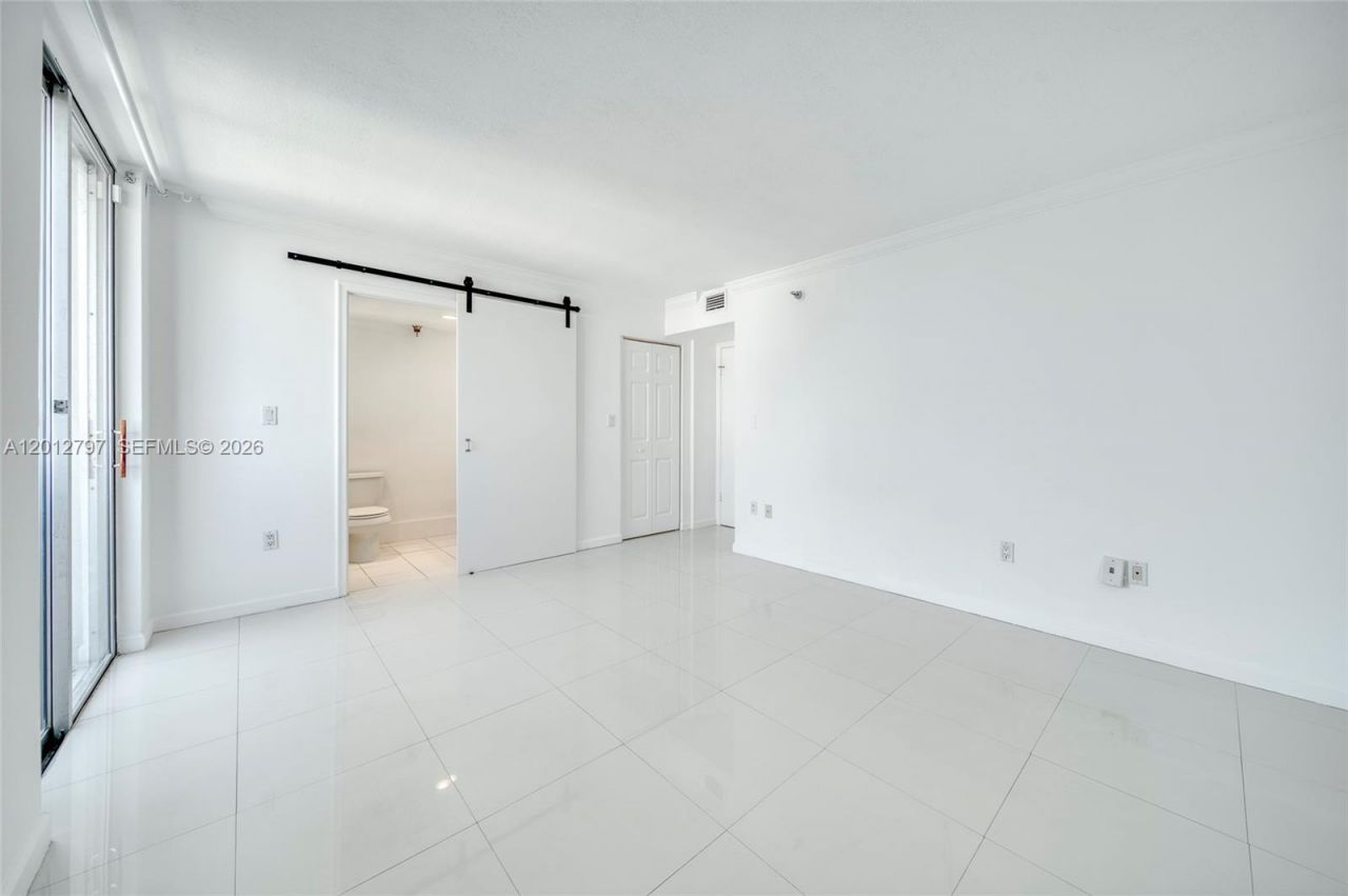 7933 West Dr , Unit 817, North Bay Village, FL 33141 Photo
