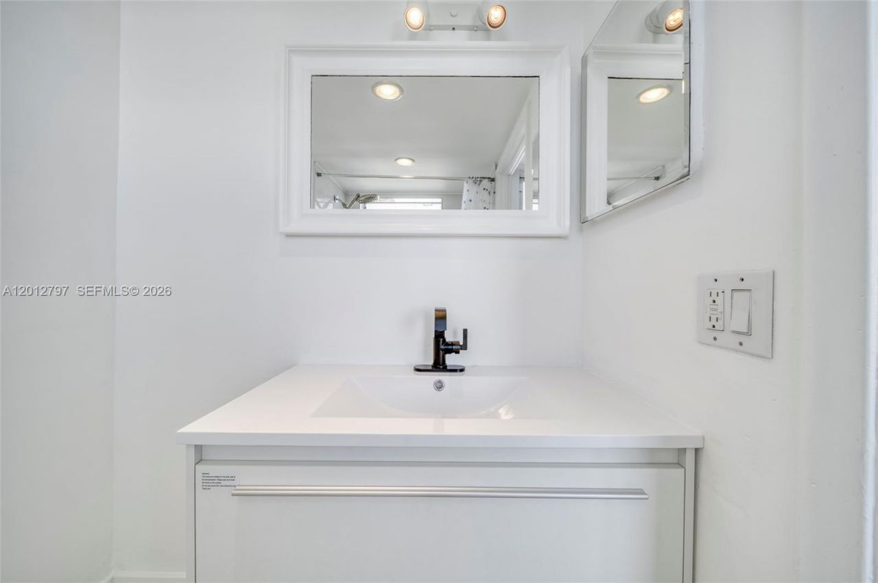 7933 West Dr , Unit 817, North Bay Village, FL 33141 Photo