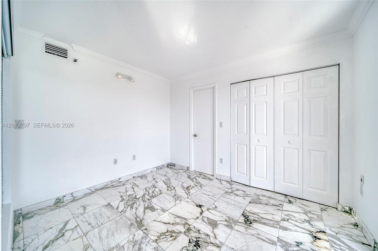 7933 West Dr , Unit 817, North Bay Village, FL 33141 Photo