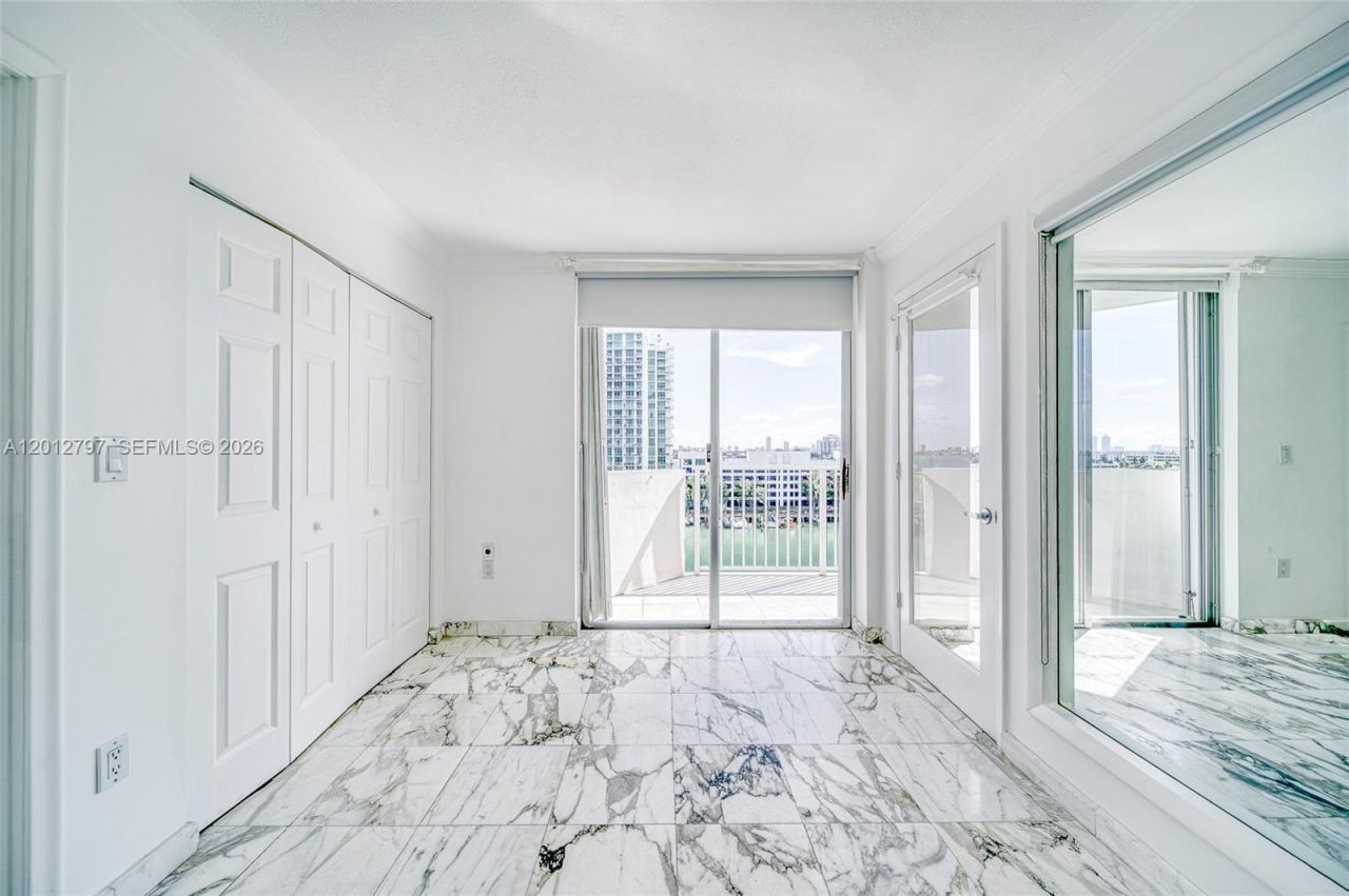 7933 West Dr , Unit 817, North Bay Village, FL 33141 Photo